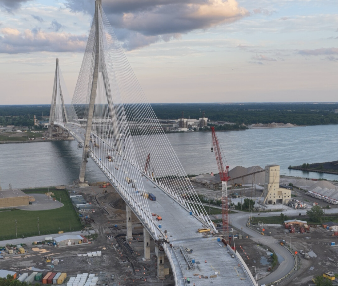 Trump amenaza con bloquear la apertura del puente entre EEUU y Canadá "hasta que EEUU sea plenamente compensado"