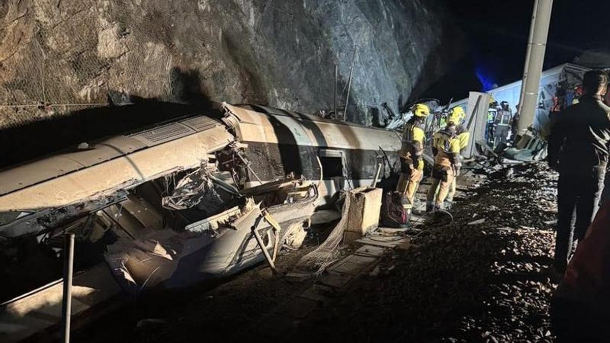 Aumenta a 21 el número de muertos en el accidente de tren de alta velocidad en el sur de España: "Una noche de profundo dolor"