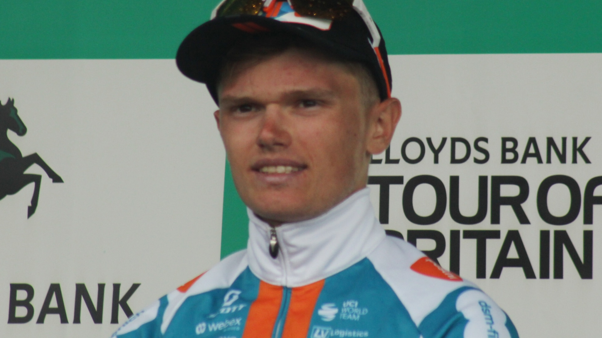 El ciclista escocés Oscar Onley, cuarto en el Tour de Francia de 2025, se retira por una «lesión grave en el hombro»