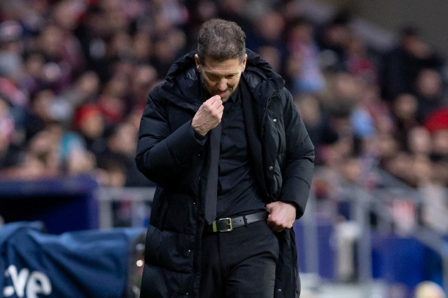 El Atlético de Madrid y sus fans se quejan de tres penaltis no pitados contra el Arsenal