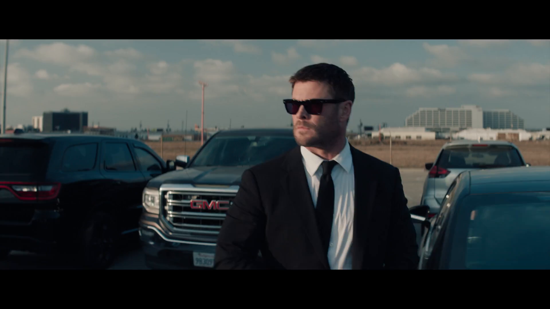 Chris Hemsworth protagoniza Crime 101 (Ruta de escape), una nueva película de acción con estreno directo en Prime Video el 1 de abril