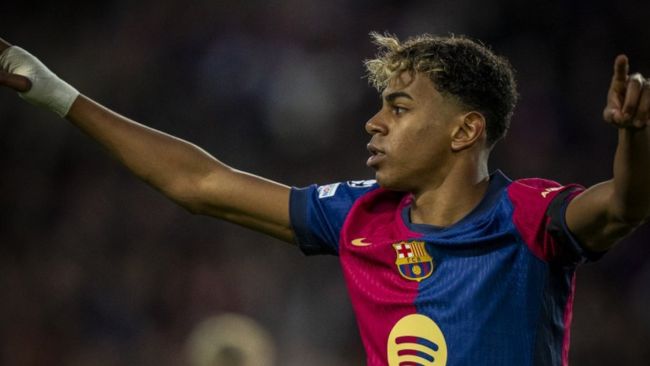 El Barça es el primer clasificado para cuartos de Champions con goles de Yamal y Raphinha