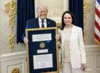 Trump vincula Groenlandia al premio Nobel de la Paz: Ya no se siente obligado a pensar "puramente en la paz".