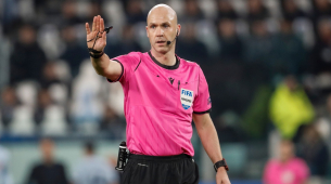 Se retira Anthony Taylor, el árbitro del España-Portugal, quien fue acosado por Mourinho en 2023