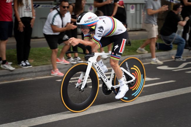 Remco Evenepoel no se ve capaz de plantarle cara a Pogacar en el Tour de Francia; para él, ya es increíble «simplemente estar a su altura
