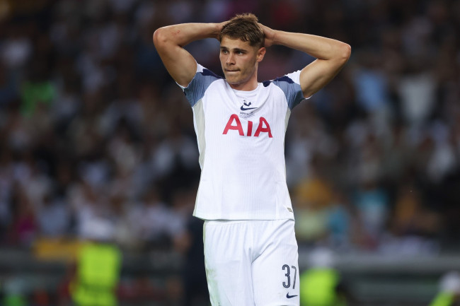 Micky van de Ven, del Tottenham, describe el partido contra el Atlético como un "escenario apocalíptico"