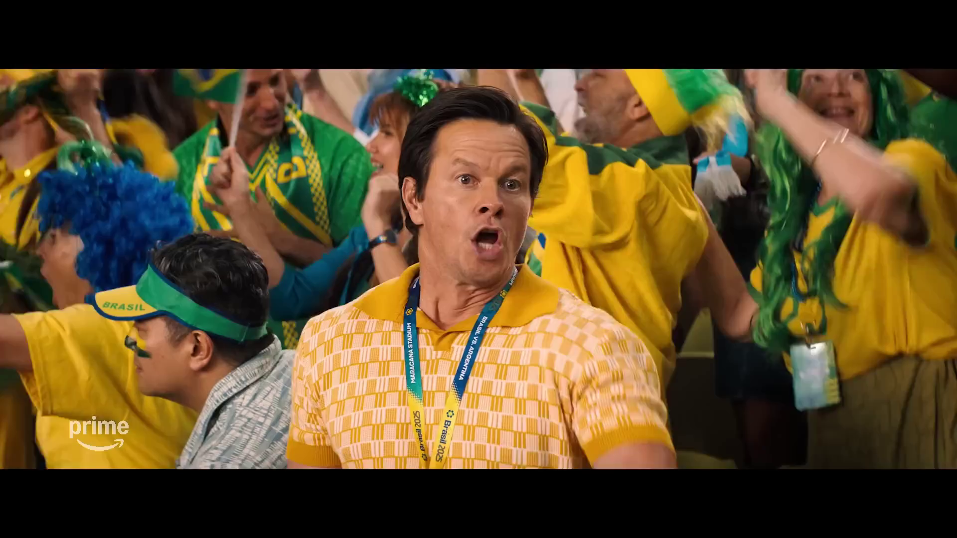 Mark Wahlberg y Paul Walter Hauser crean un "preservativo de cobertura total" en Balls Up de Prime Video.