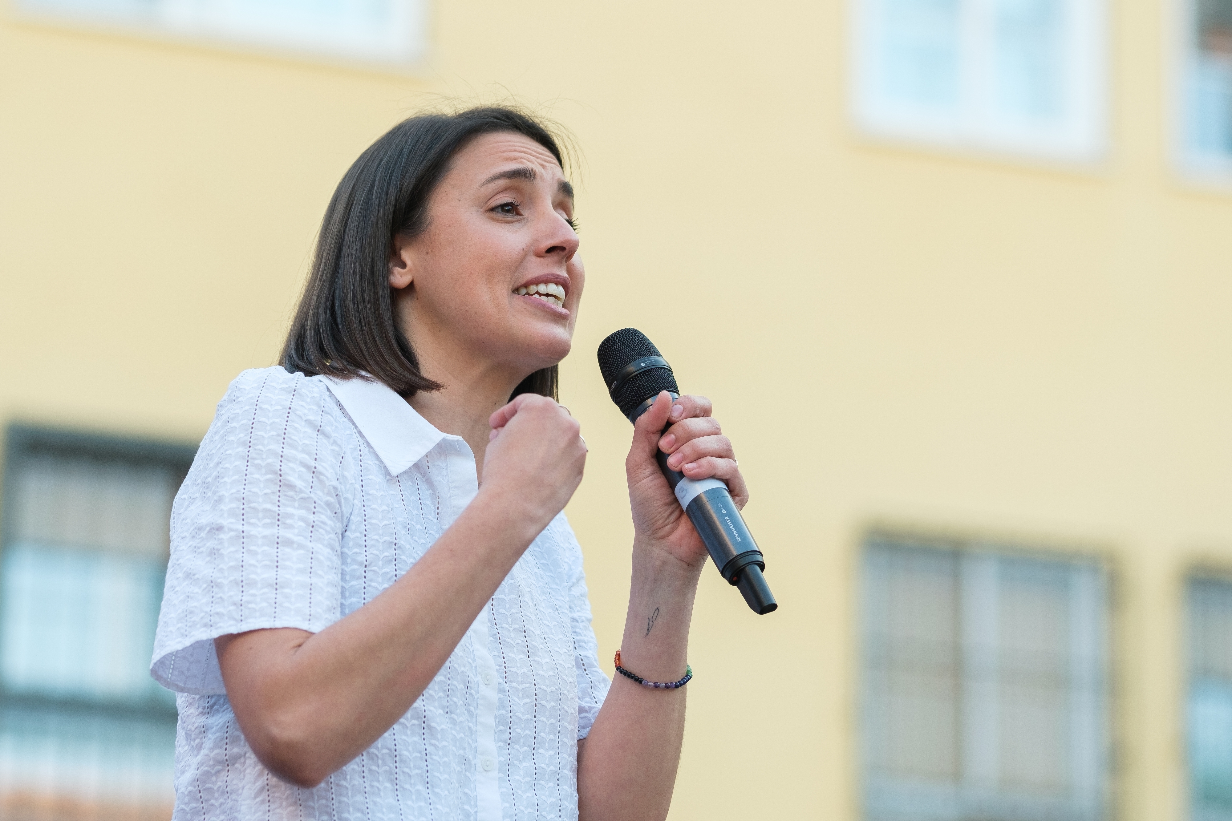 Irene Montero canta "Feliz cumpleaños" a Trump en el Parlamento Europeo para protestar contra la postura de la UE respecto a la guerra de Irán