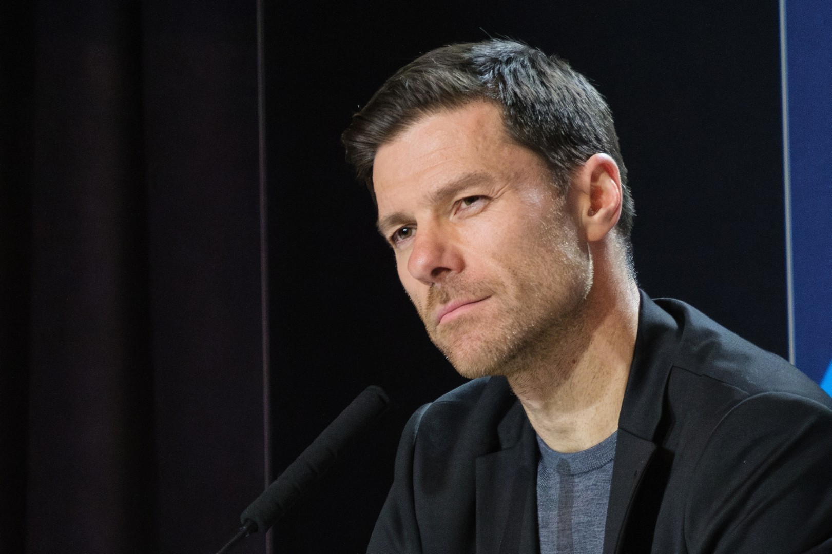Xabi Alonso dejó un club en crisis y se une a otro club en crisis