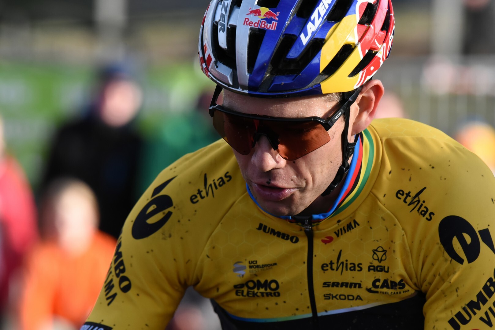 Wout van Aert supera a Pogacar en la París-Roubaix