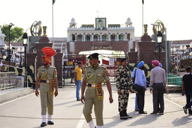 India corta lazos con Pakistán tras el mortífero atentado de Cachemira