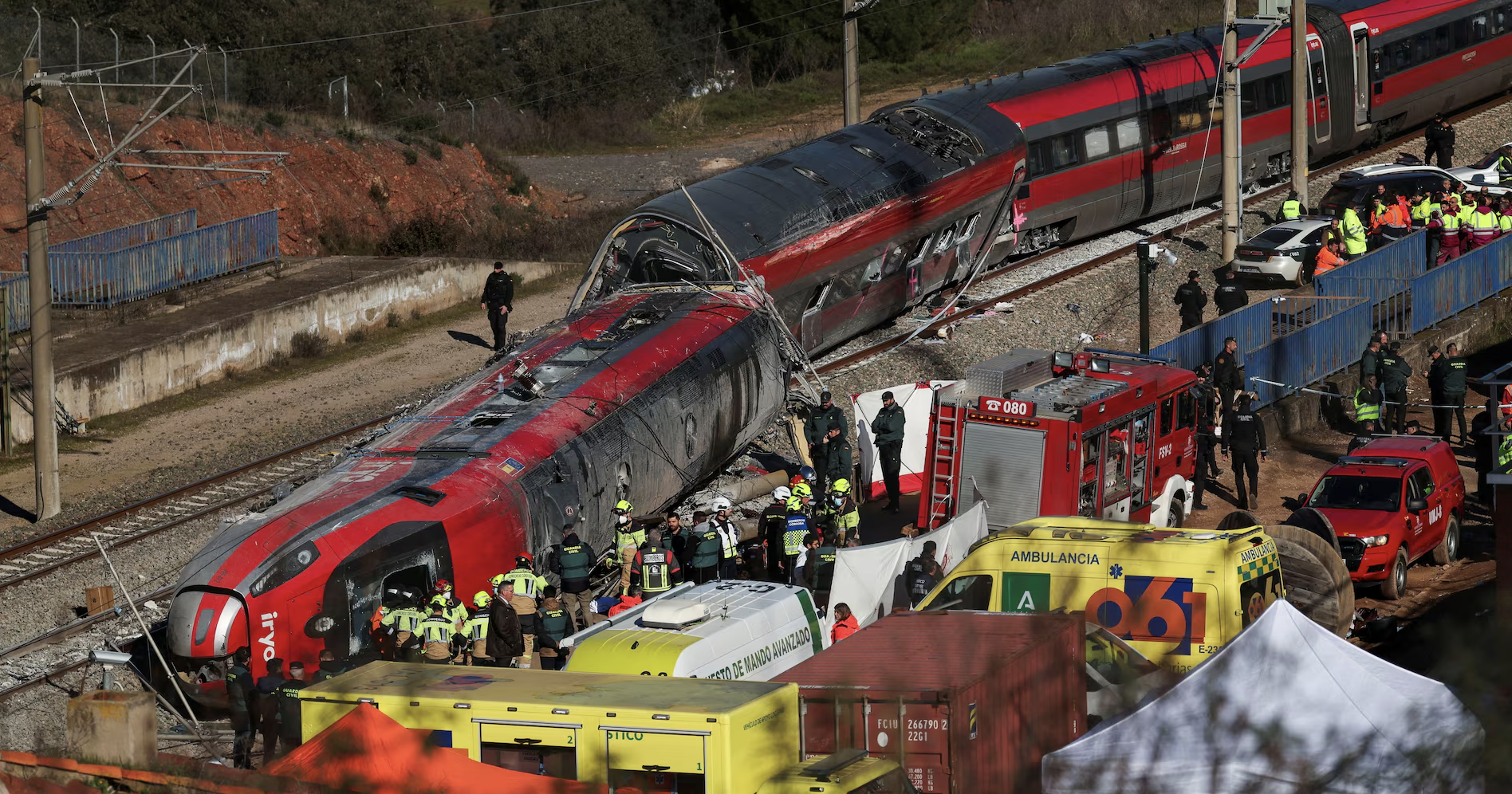 España inicia tres días de luto nacional tras el mortal accidente ferroviario que se cobró al menos 40 vidas.