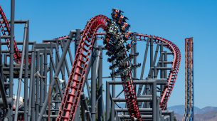 La montaña rusa «X2» de Six Flags Magic Mountain, relacionada con una docena de lesiones cerebrales graves y dos muertes