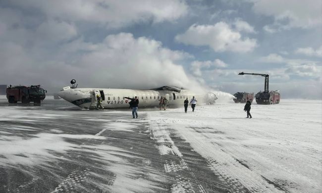 Delta Air Lines ofrece 30.000 dólares a los pasajeros del accidente de Toronto