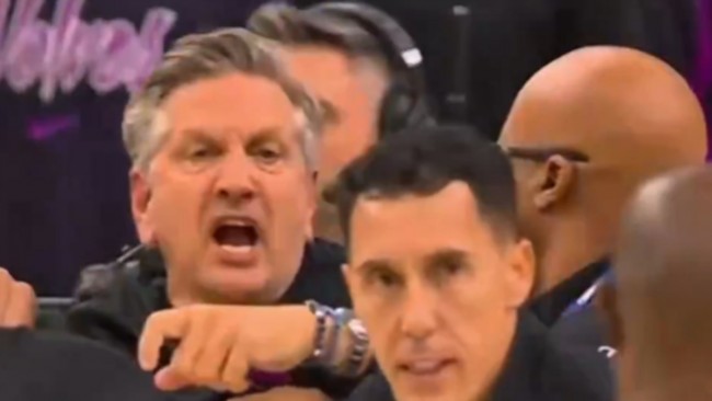 El entrenador de los Minnesota Timberwolves sancionado con 35.000 dólares por su enorme cabreo