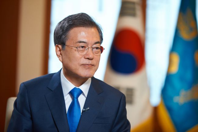 La fiscalía surcoreana acusa al ex presidente Moon Jae-in de soborno.