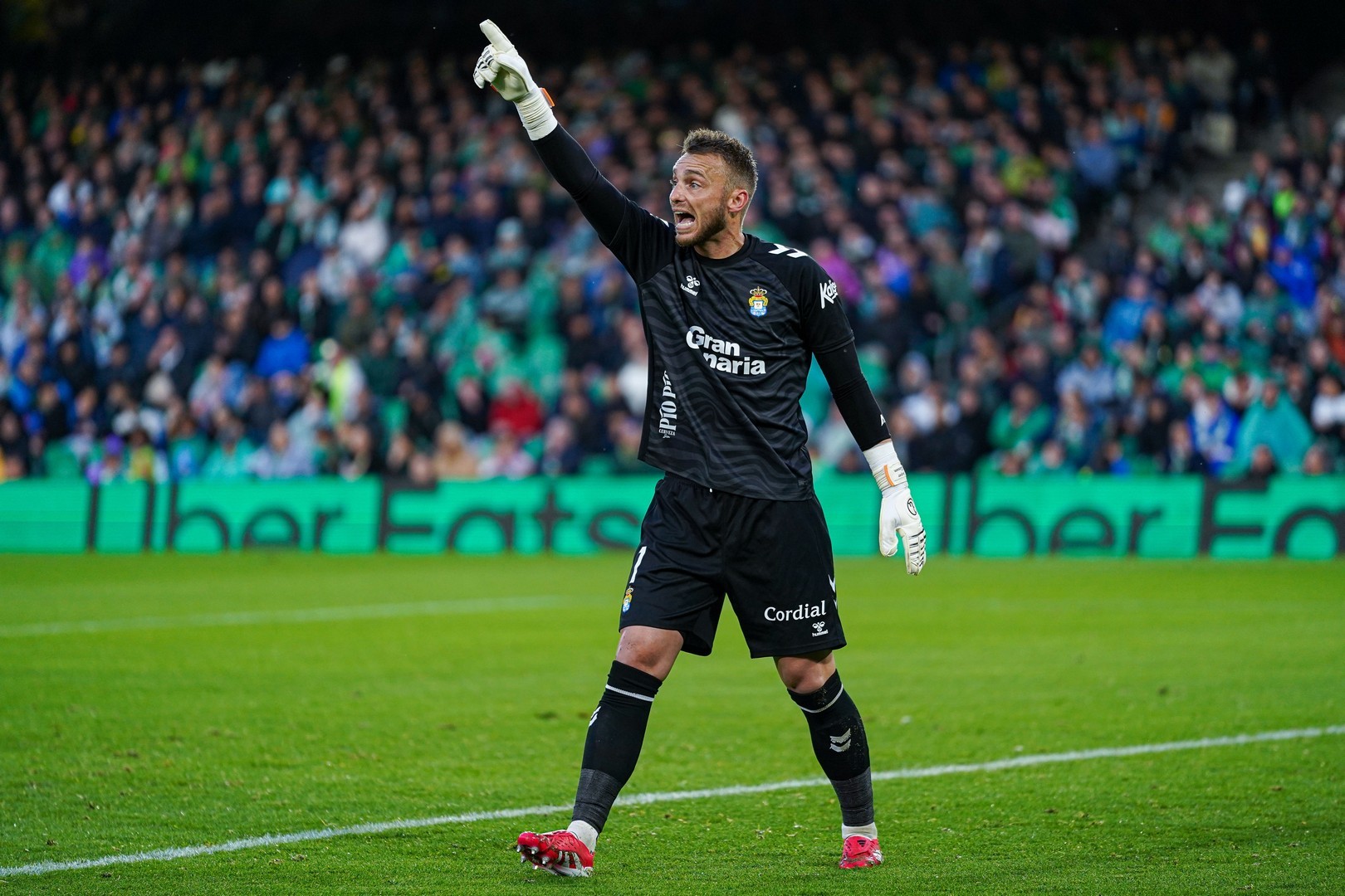 Jasper Cillessen operado con éxito tras perforarse el intestino en un partido de LaLiga
