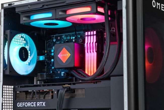 HP presenta el compacto, personalizable y elegante OMEN 35L