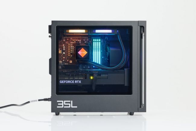 HP presenta el compacto, personalizable y elegante OMEN 35L