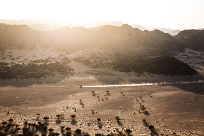 El piloto lituano Rokas Baciuška gana la etapa maratoniana de las 48 horas del Rally Dakar
