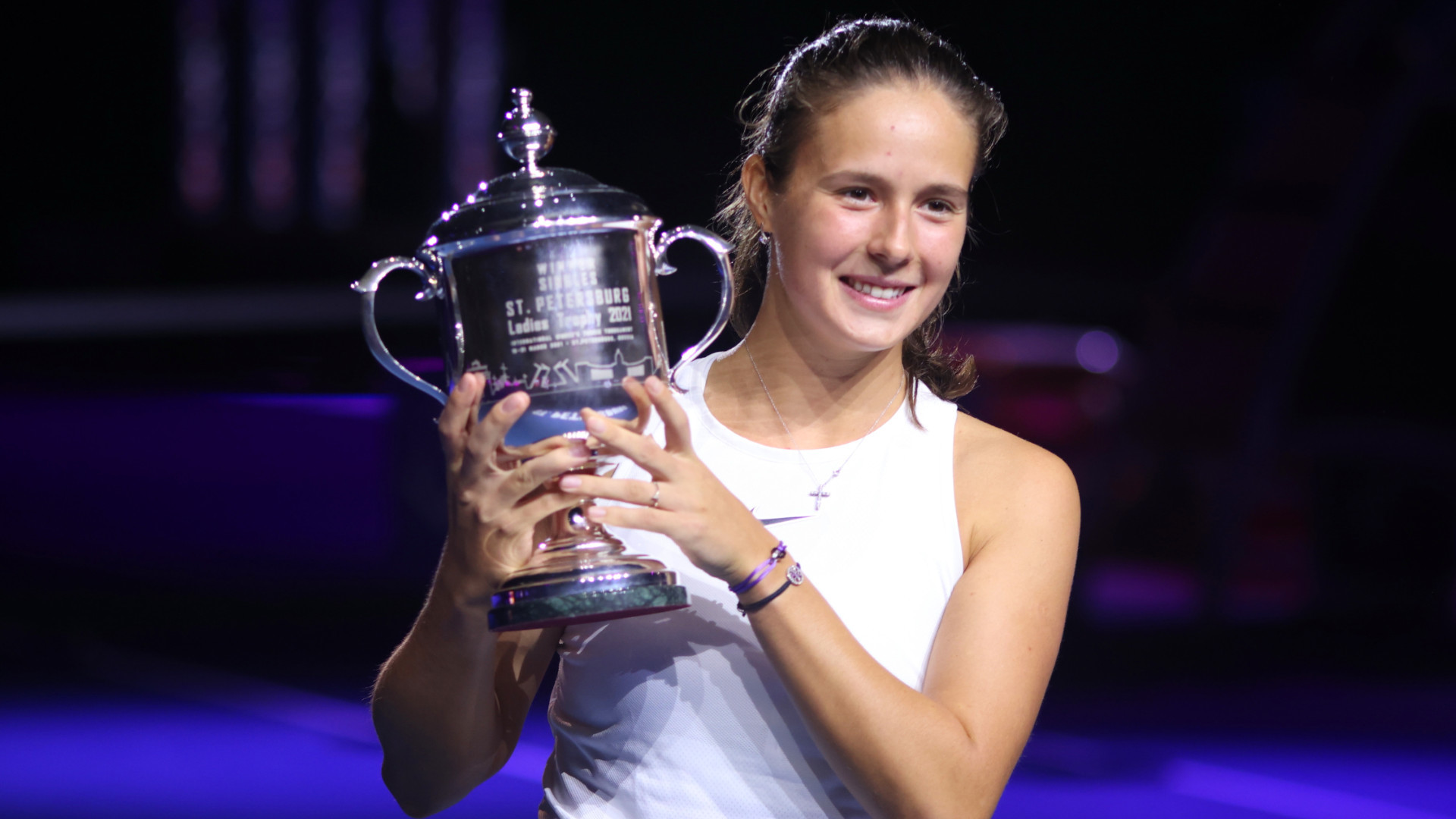 La tenista abiertamente gay Daria Kasatkina ya no representa a Rusia