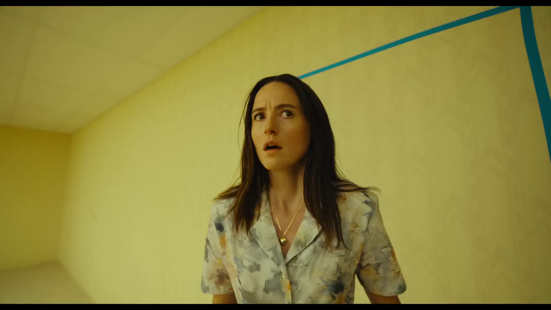 Chiwetel Ejiofor se queda atrapado en el sótano de una tienda de muebles en el próximo terror anticipado de A24 Backrooms