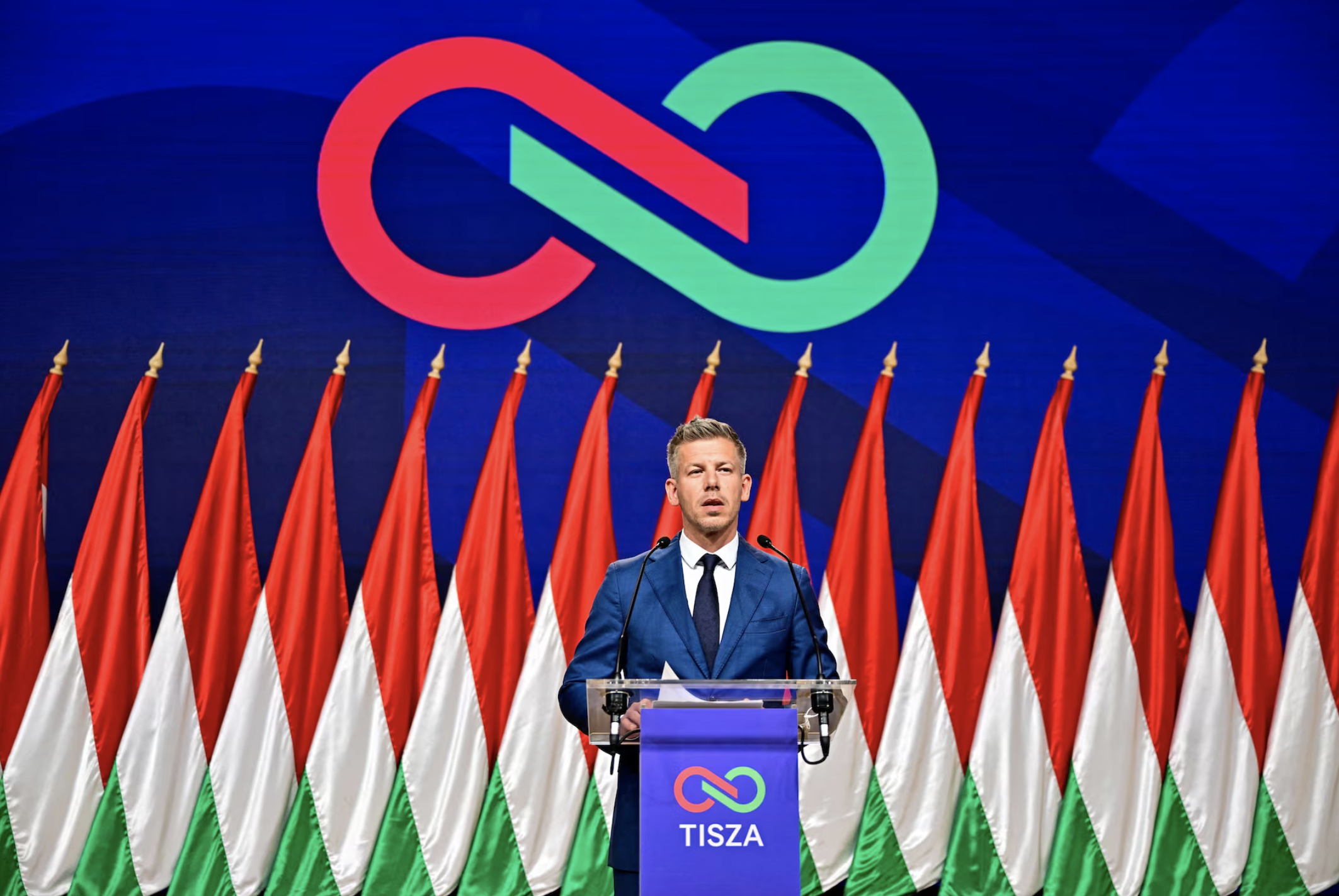 El húngaro Peter Magyar promete un restablecimiento democrático tras su aplastante victoria