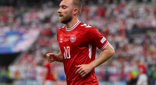 Christian Eriksen está consciente y se encuentra bien tras desmayarse en un partido