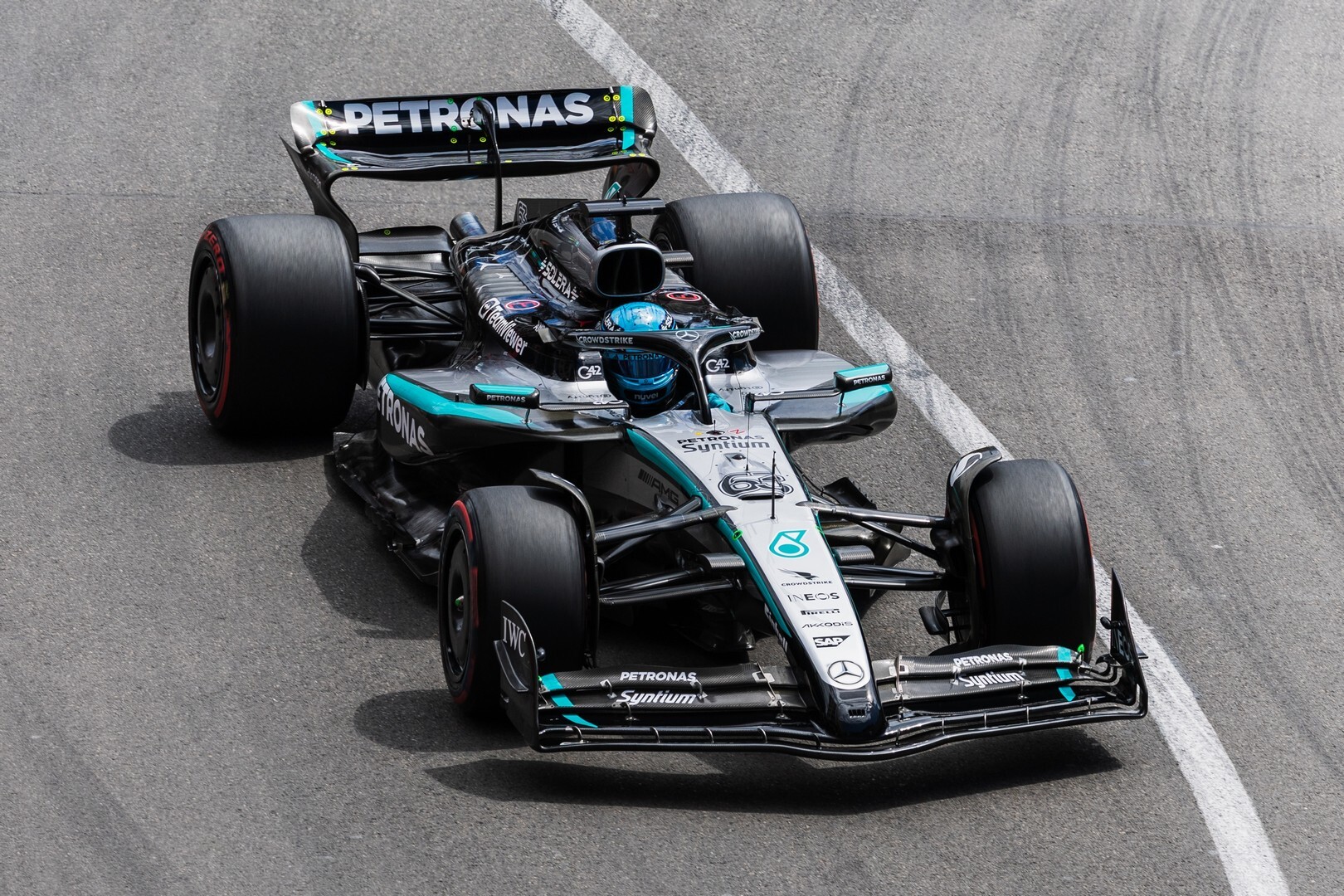 George Russell consigue la pole en Austria tras el accidente de Verstappen y evita la sanción por doble amarilla
