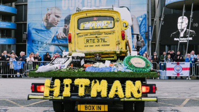 Miles de personas se reúnen en las calles de Manchester para dar el último adiós a Ricky Hatton