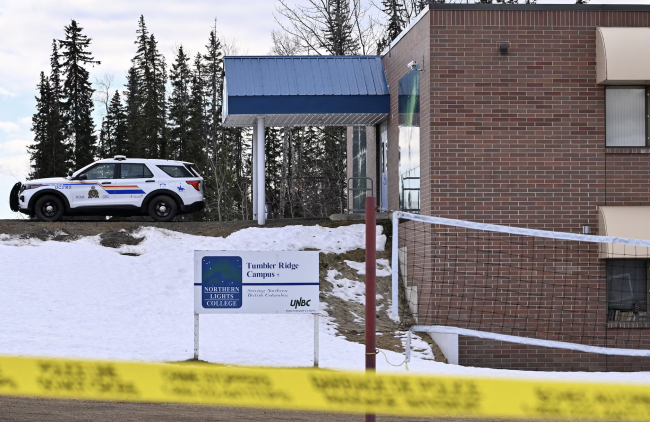 La policía canadiense identifica a una mujer de 18 años como sospechosa del tiroteo mortal en una escuela