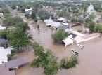 Las inundaciones de Texas dejan al menos 40 muertos mientras continúan las labores de rescate
