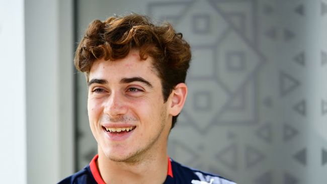 Franco Colapinto se beneficia de una noche tumultuosa en Alpine tras la dimisión del director del equipo
