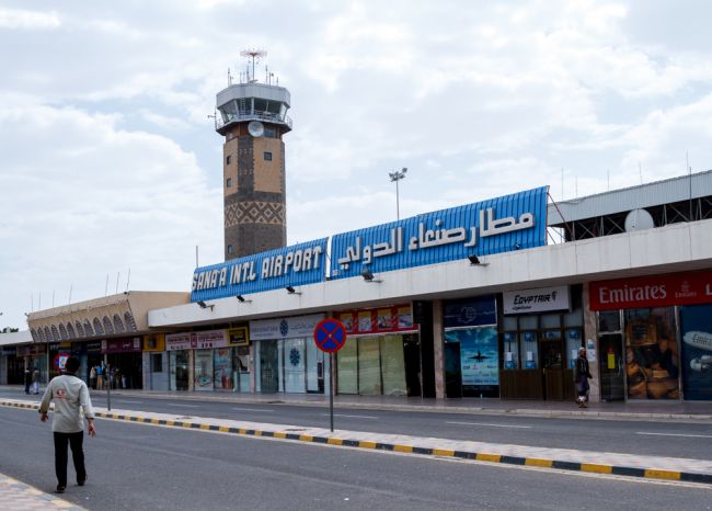 Israel inutiliza el aeropuerto de Saná en respuesta al ataque con misiles de los Houthi
