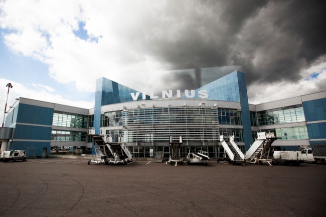 El aeropuerto de Vilna vuelve a cerrar tras la entrada en el espacio aéreo de globos sospechosos
