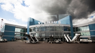 El aeropuerto de Vilna vuelve a cerrar tras la entrada en el espacio aéreo de globos sospechosos