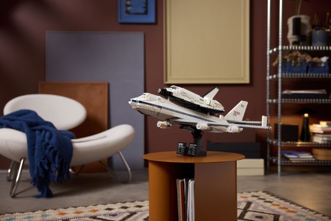 Emprende un viaje a las estrellas con el nuevo Avión Transbordador de Lego