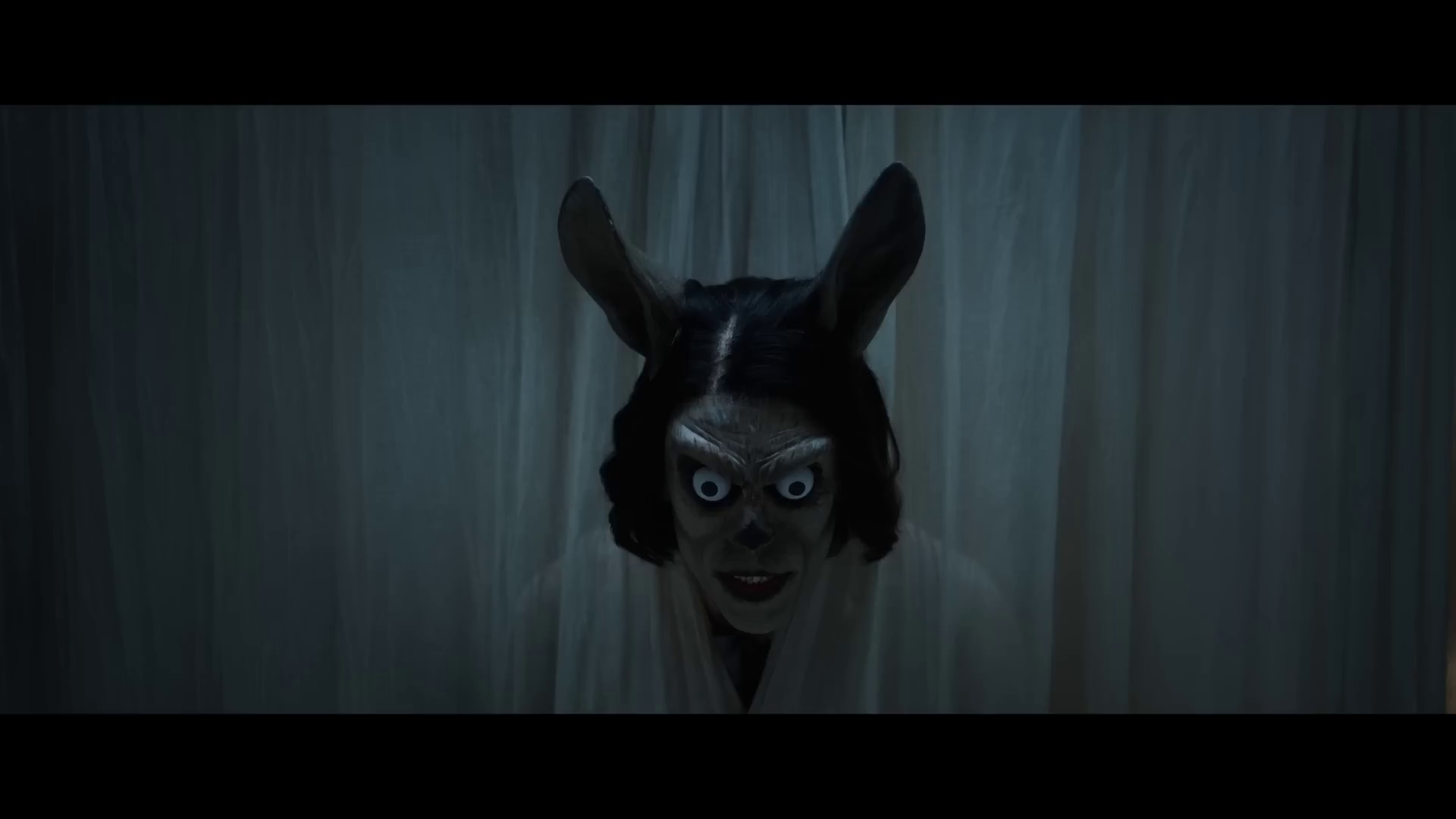 En la película Hokum, podremos ver a Adam Scott en un viaje a Irlanda que se convierte en pesadilla