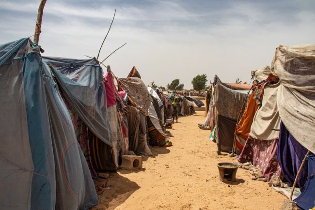 Miles de desplazados tras el ataque de militantes a una ciudad del noreste de Nigeria.