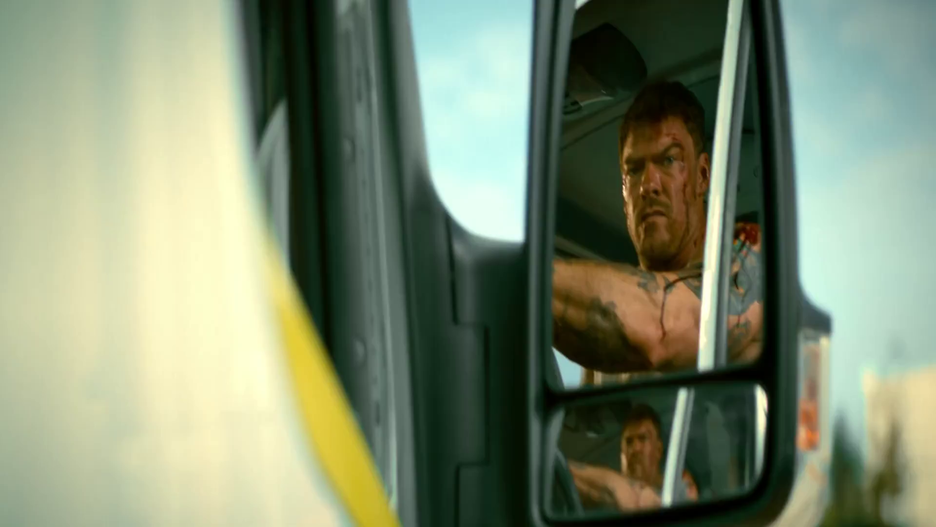 Runner combina acción trepidante al volante y a las armas mientras mira a su estreno en cines en septiembre