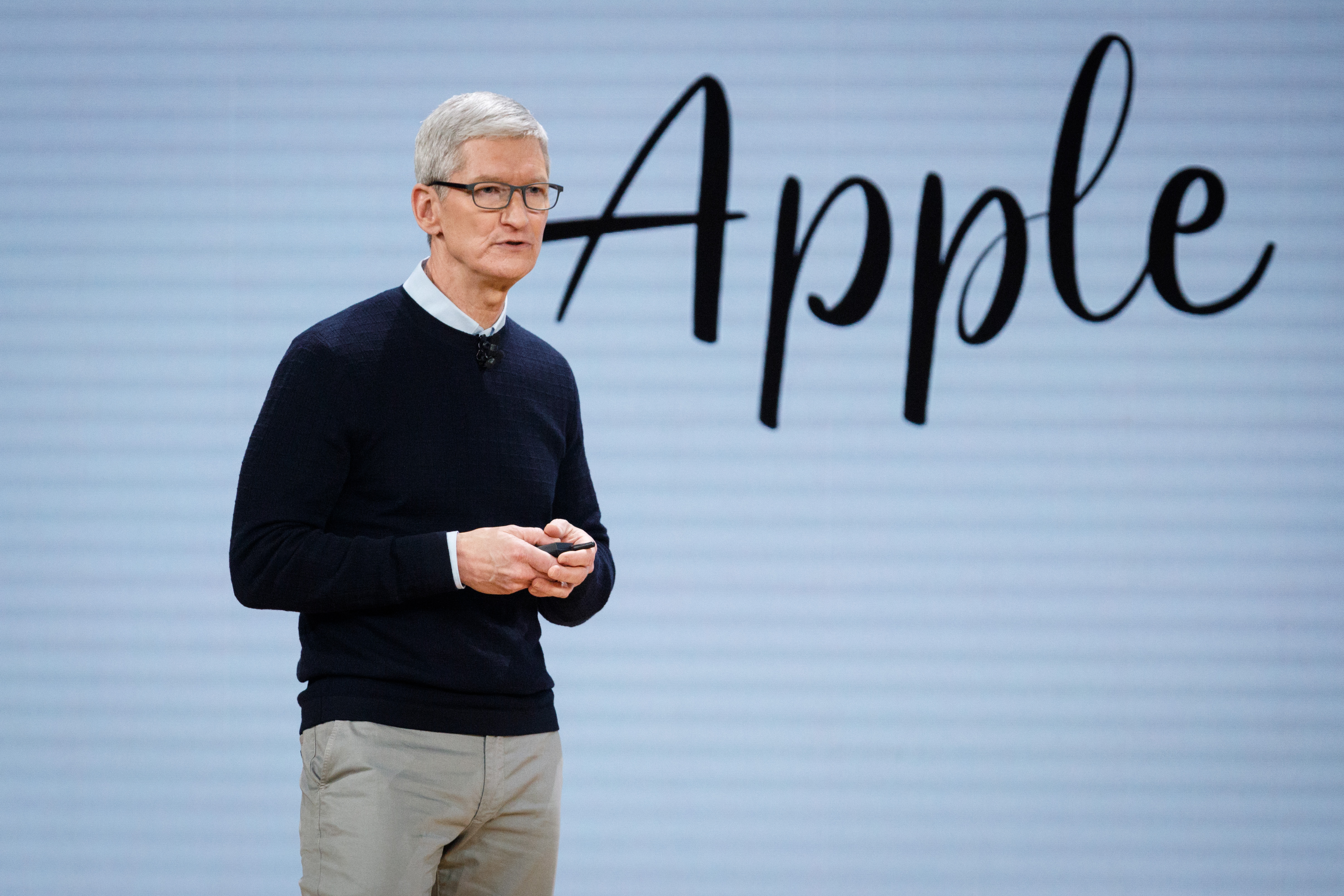 Apple cambia de CEO: Tim Cook asciende a presidente y su puesto pasa a John Ternus