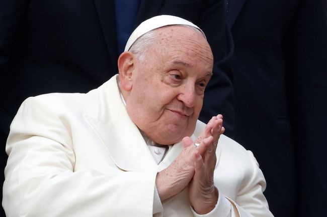 El Papa Francisco regresa al Vaticano tras una neumonía potencialmente mortal