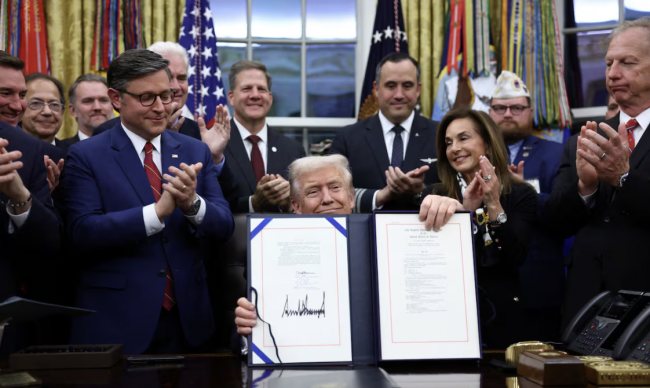 Trump firma un acuerdo para poner fin al cierre del gobierno de Estados Unidos más largo de la historia