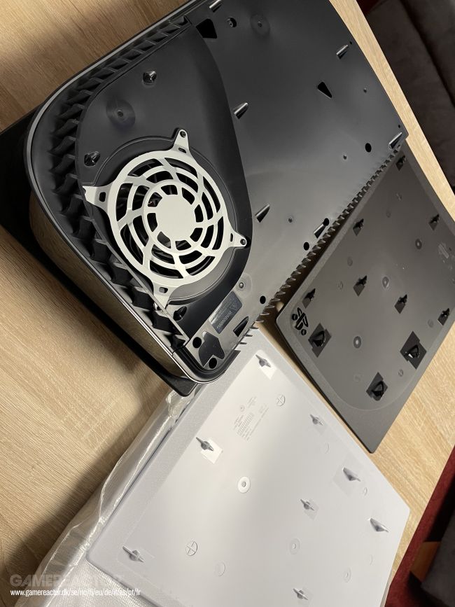 ¡Ya tenemos las cubiertas de colores de PS5! Así se montan