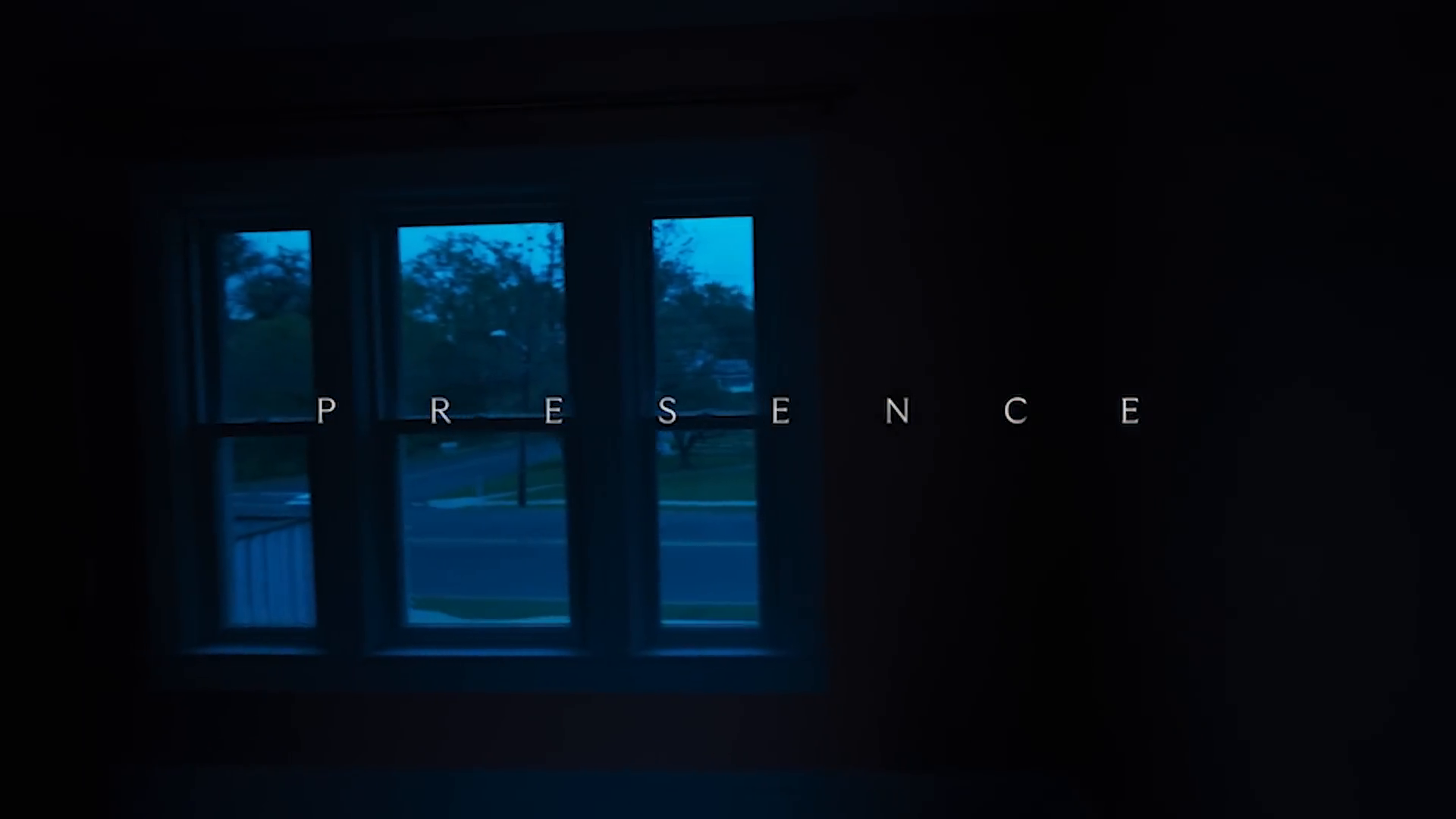 Presence le copia a Longlegs su campaña de marketing en su primer tráiler