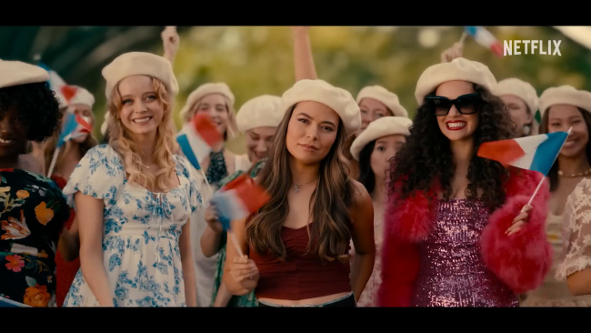 Miranda Cosgrove protagoniza la comedia romántica universitaria de Netflix El otro París