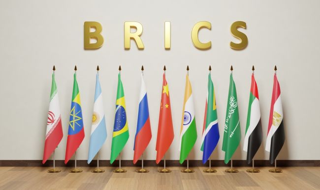 Trump advierte de que impondrá aranceles adicionales del 10% a los BRICS mientras los líderes se reúnen en Brasil