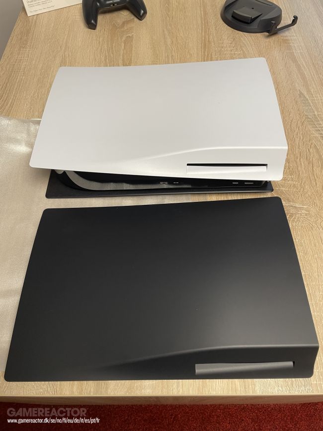¡Ya tenemos las cubiertas de colores de PS5! Así se montan