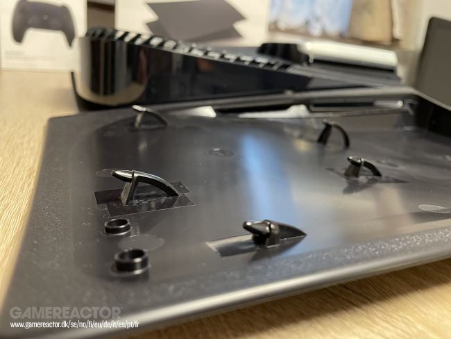 ¡Ya tenemos las cubiertas de colores de PS5! Así se montan