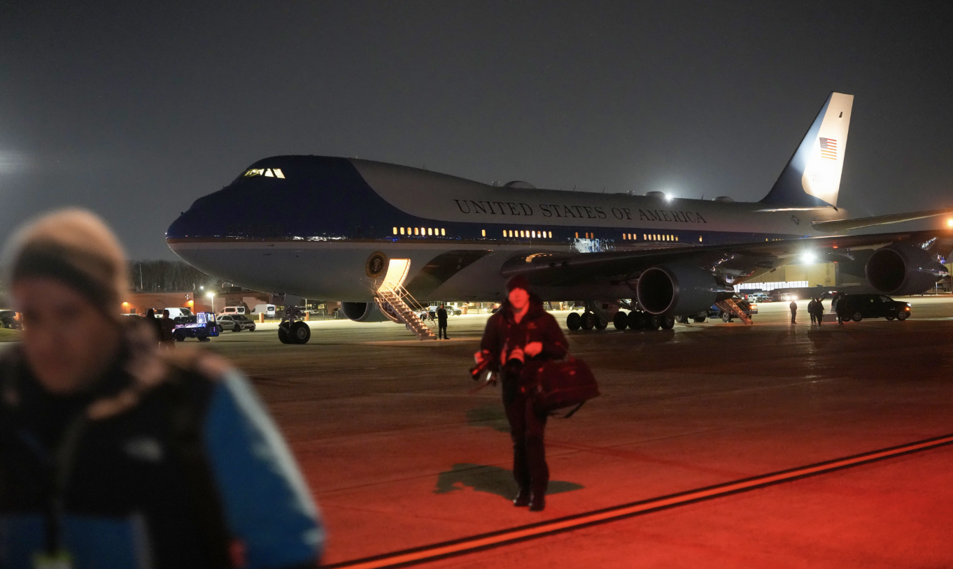 Todo lo que necesitas saber sobre el retraso del Air Force One de Trump y el cambio de vuelo transatlántico